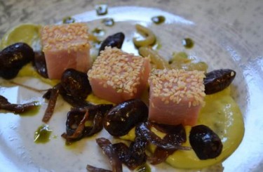 Free-Range Pig with Beetle Beans - Free-Range Pig with Beetle Beans, Kernel Oil and Fermented White Cabbage
Chef: Sigi Ratgeb
Restaurant: Wirtshaus BürglHöh