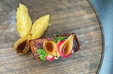 Sous-Vide Cooked Pork Belly - Sous-vide cooked pork belly/black beer caraway sauce/smoked eel/
Apple and onion compote
Chef: Maximilian Müller
Restaurant: Pavillon, Baur au Lac, Zurich