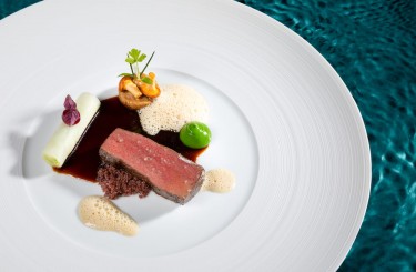 DEER FROM LOCAL HUNTING - DEER FROM LOCAL HUNTING
Pointed cabbage, chanterelles, hazelnuts
Chef: Julian Stowasser
Restaurant: Lakeside Restaurant