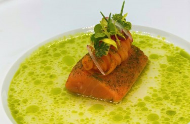 Confit Char Fillet - Confit char fillet/pear vinaigrette/matcha tea powder/herb bouquet
Chef: Maximilian Müller
Restaurant: Pavillon, Baur au Lac, Zurich